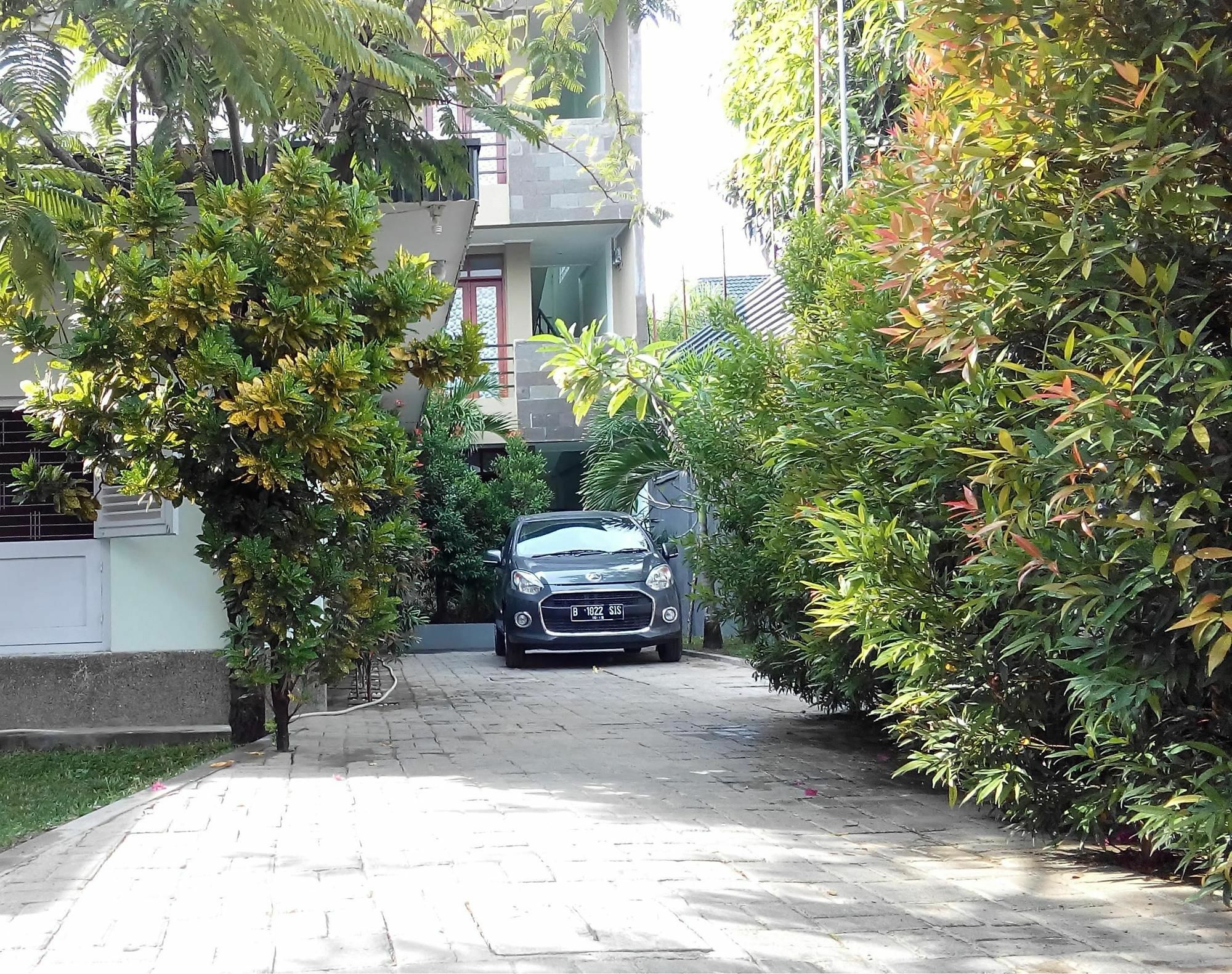 Makassar Breeze Place Residence Exterior photo